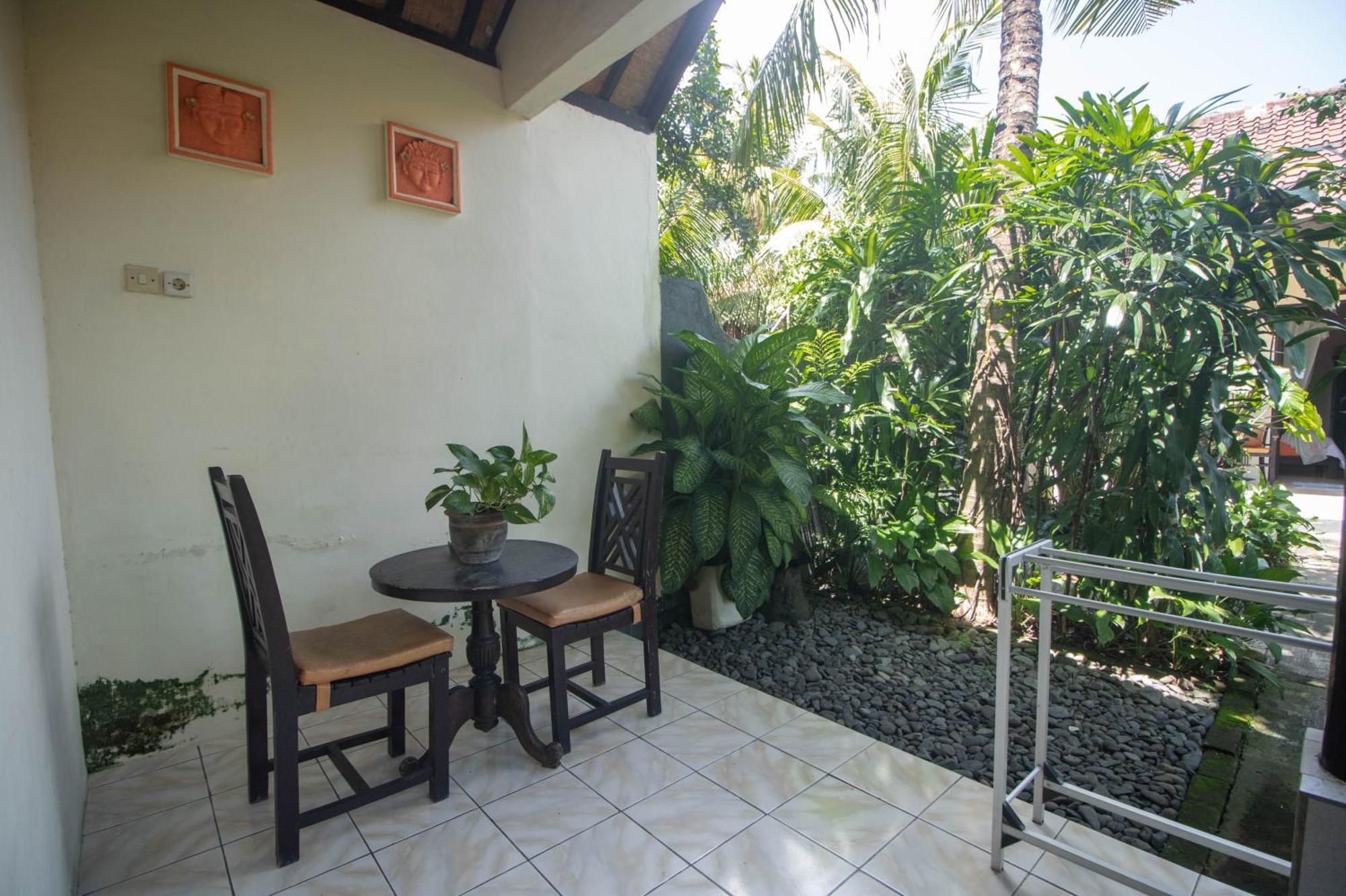 Giri Sari Guest House Pemuteran Exterior foto