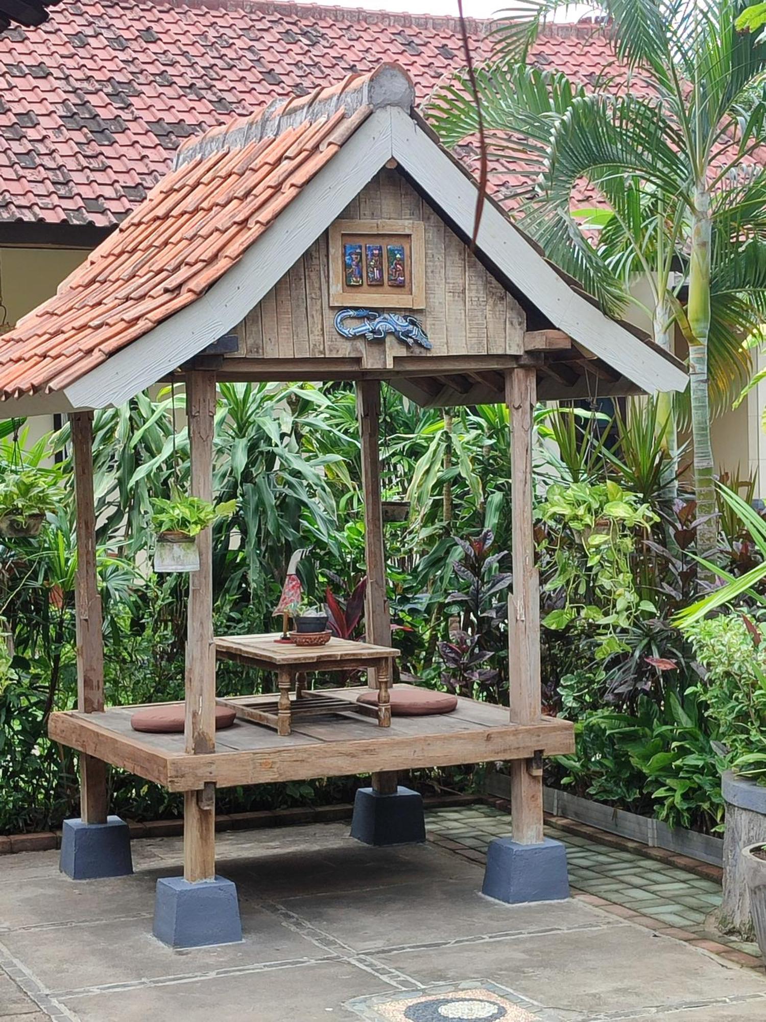 Giri Sari Guest House Pemuteran Exterior foto